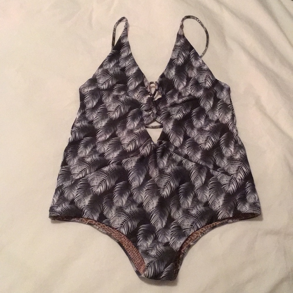 SOLD- Acacia society bikini exclusive palm kokomo - Picture 2 of 7